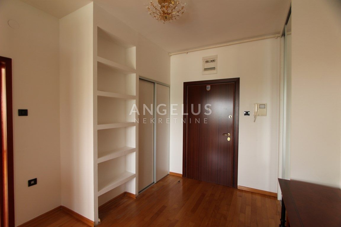 4 rooms, Apartment, 200m², 1 Floor