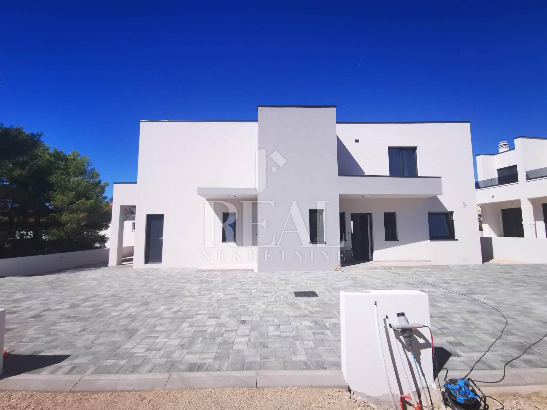 House, 123m², Plot 120m²