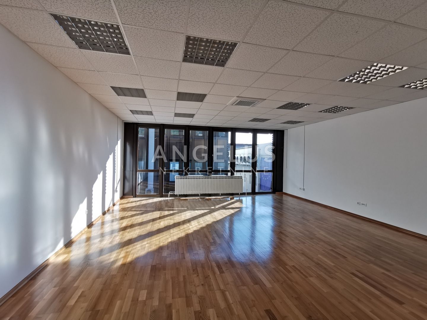 458m², Office, 1 Floor