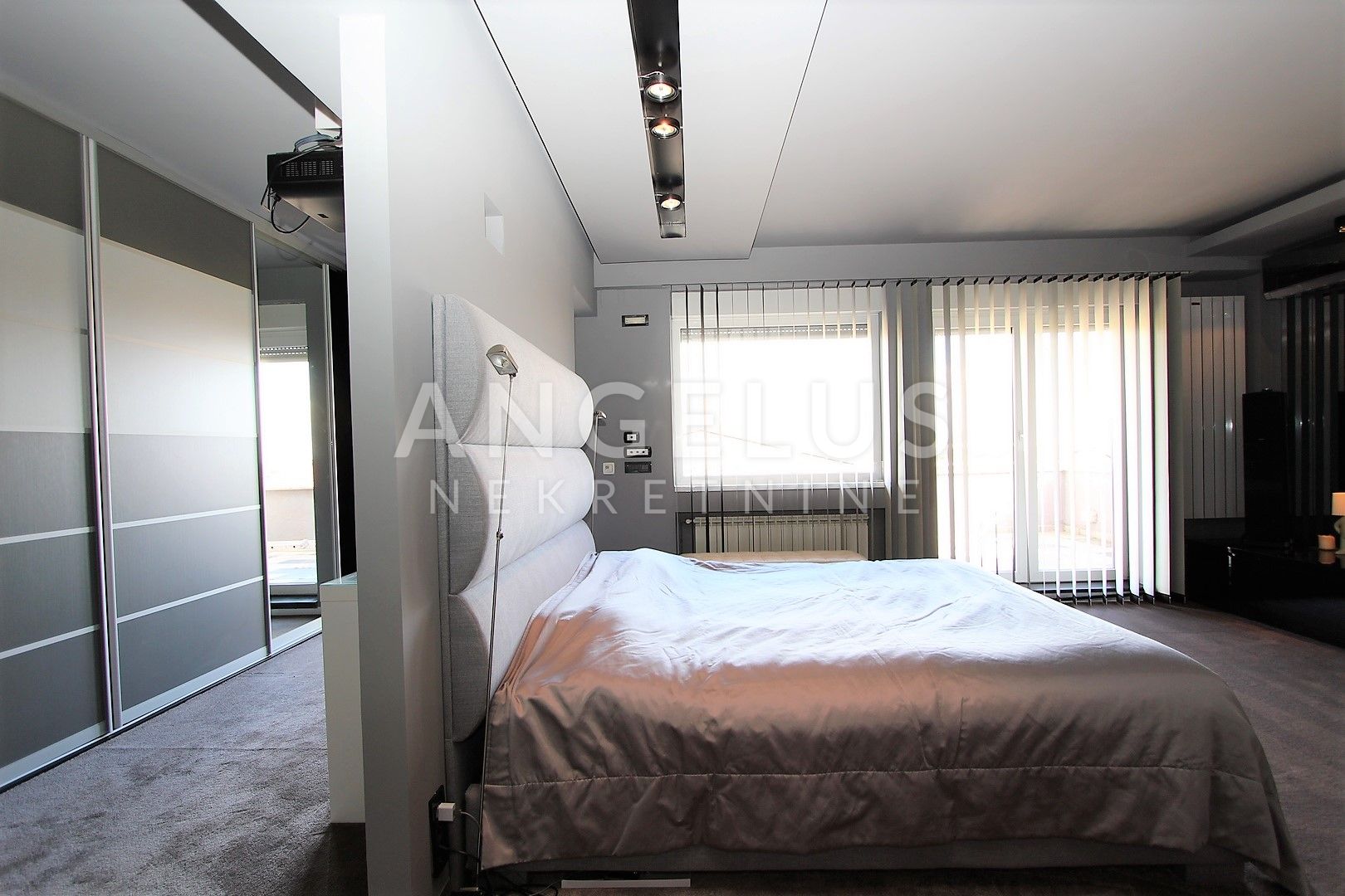 4 rooms, Apartment, 213m², 2 Floor