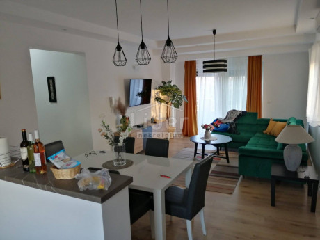 3 rooms, Apartment, 95m², 2 Floor
