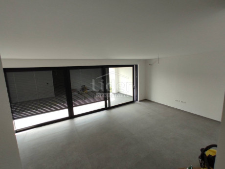 4 rooms, Apartment, 112m², 2 Floor