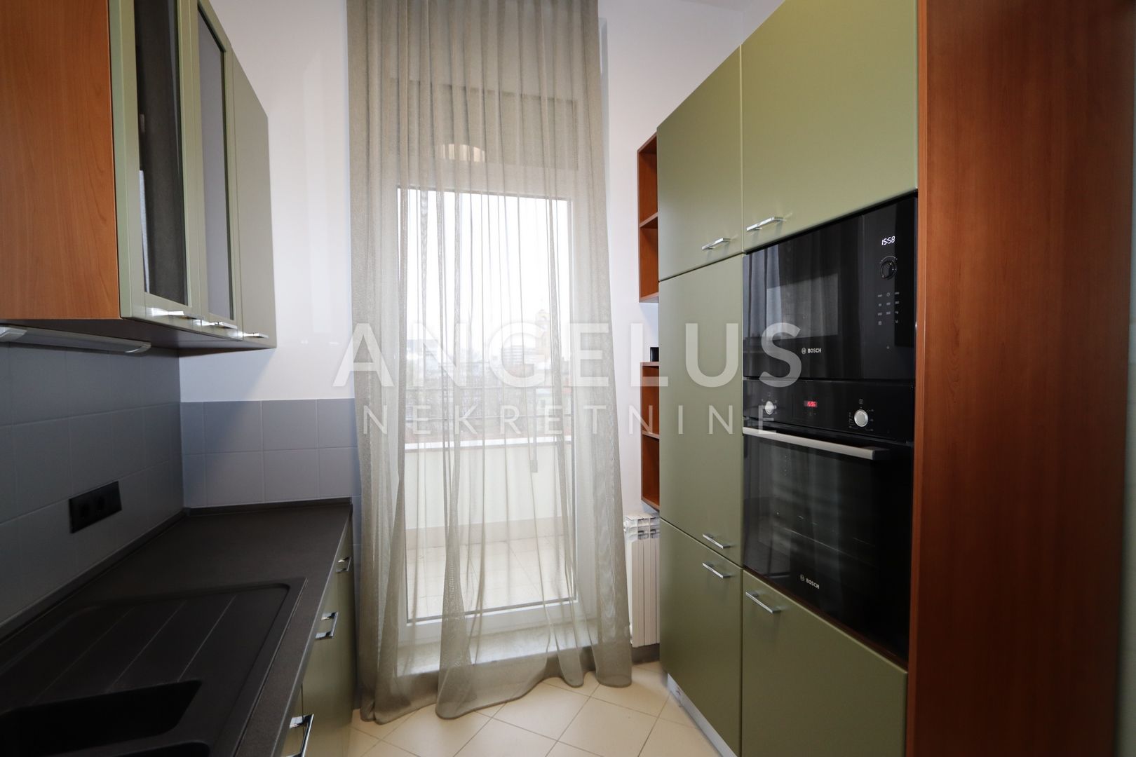 4 rooms, Apartment, 138m², 5 Floor