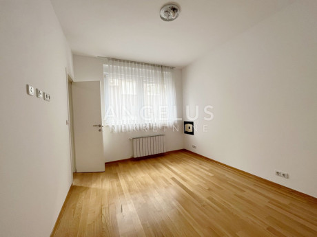 4 rooms, Apartment, 77m², 1 Floor