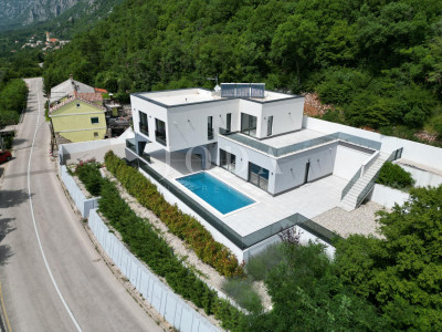 House, 400m², Plot 1420m²