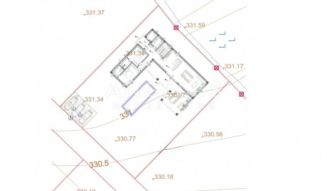 Kuća, 213m², Zemljište 911m²