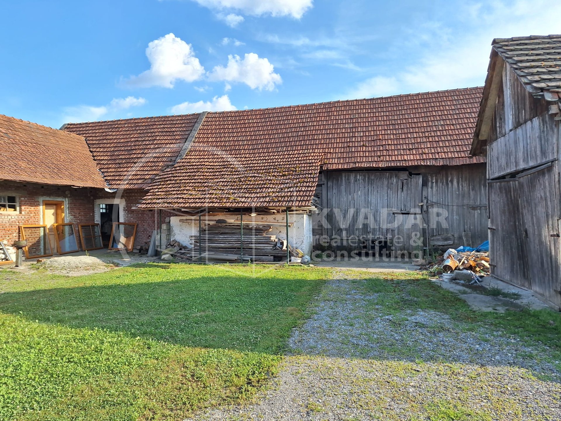 House, 300m², Plot 5629m²