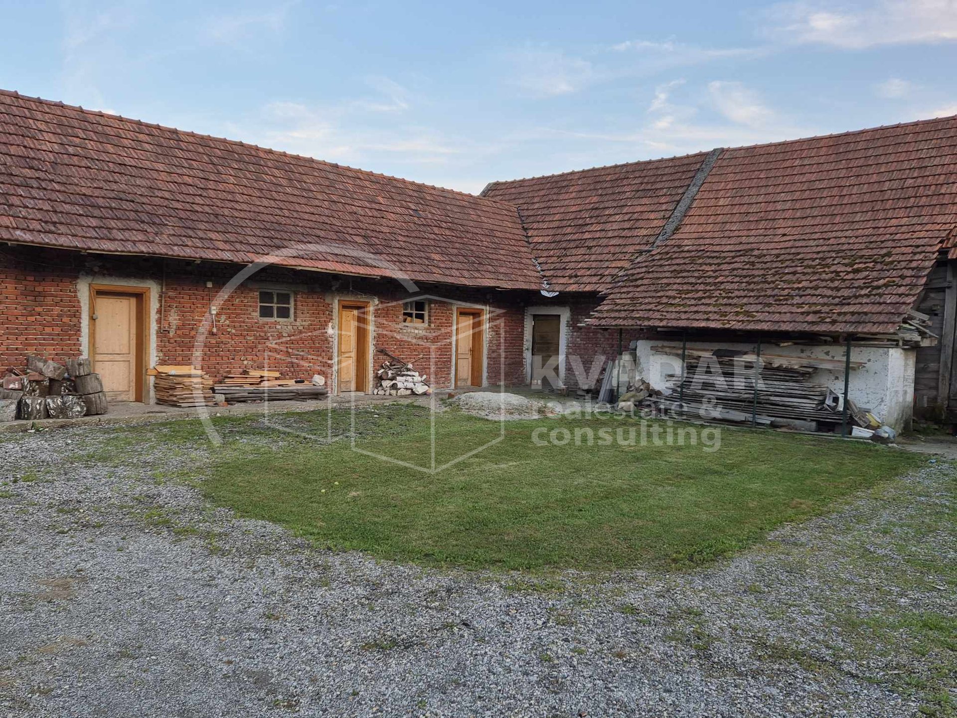 House, 300m², Plot 5629m²