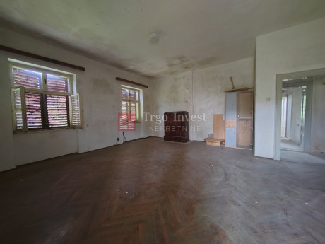 Haus, 300m², Grundstück 4491m²