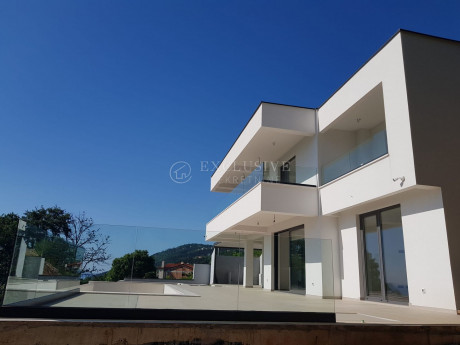 Casa, 907m², Terreno 230m²