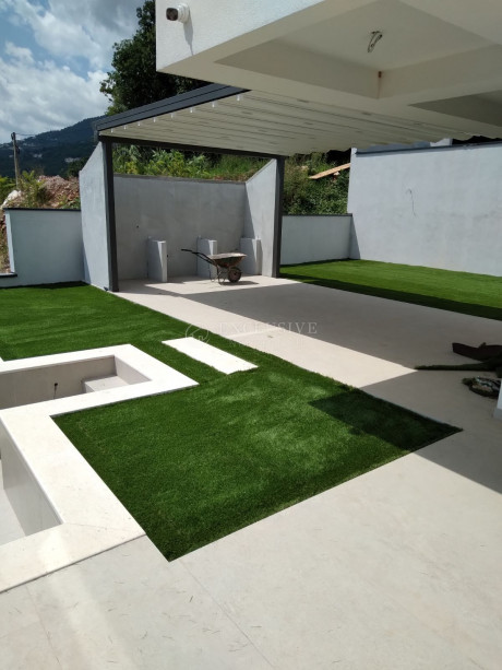 House, 907m², Plot 230m²