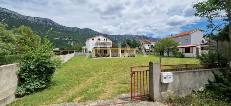 Kuća, 178m², Zemljište 1113m²