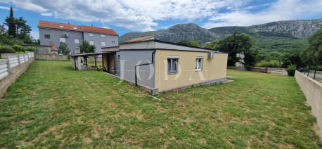 Kuća, 178m², Zemljište 1113m²