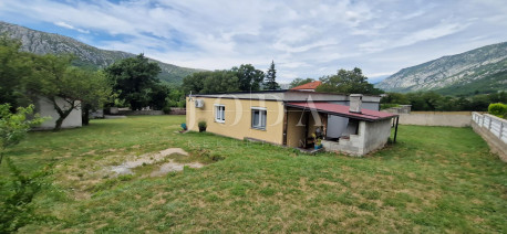 Kuća, 178m², Zemljište 1113m²