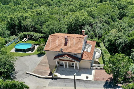 House, 278m², Plot 727m²