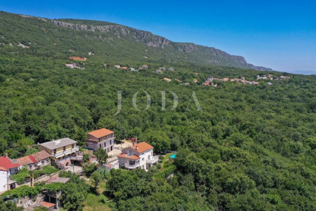 Kuća, 278m², Zemljište 727m²