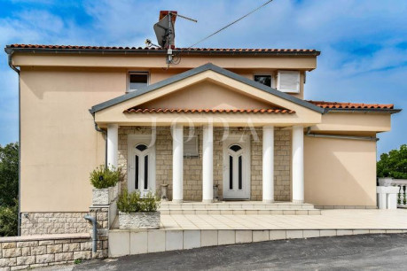 House, 278m², Plot 727m²