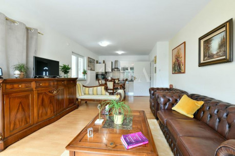 House, 278m², Plot 727m²