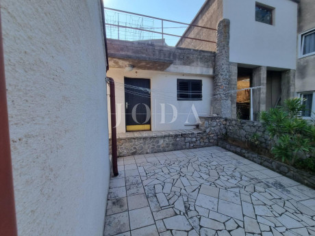 House, 152m², Plot 107m²