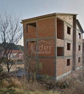 Casa, 299m², Terreno 437m²