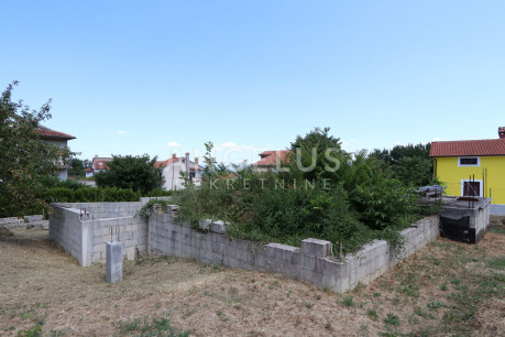 599m², Plot