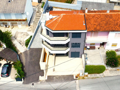 Casa, 238m², Terreno 385m²