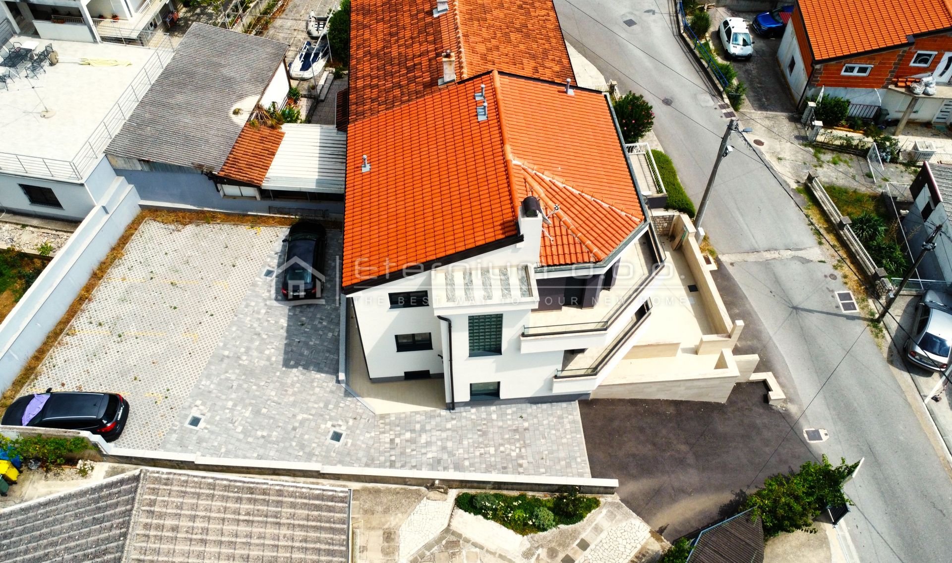 Casa, 238m², Terreno 385m²