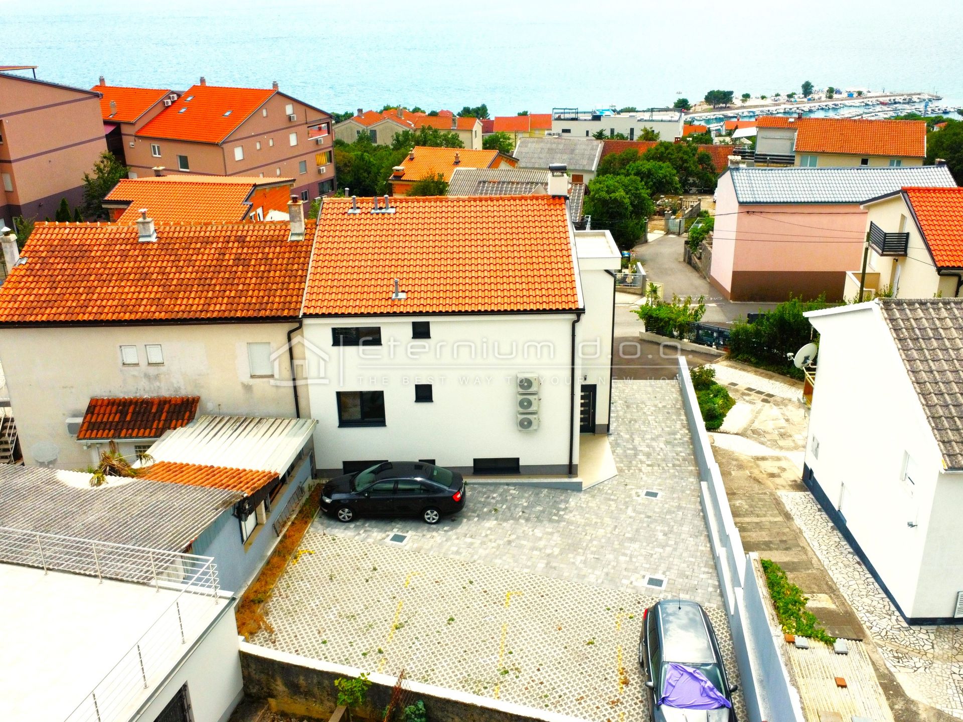 Kuća, 238m², Zemljište 385m²