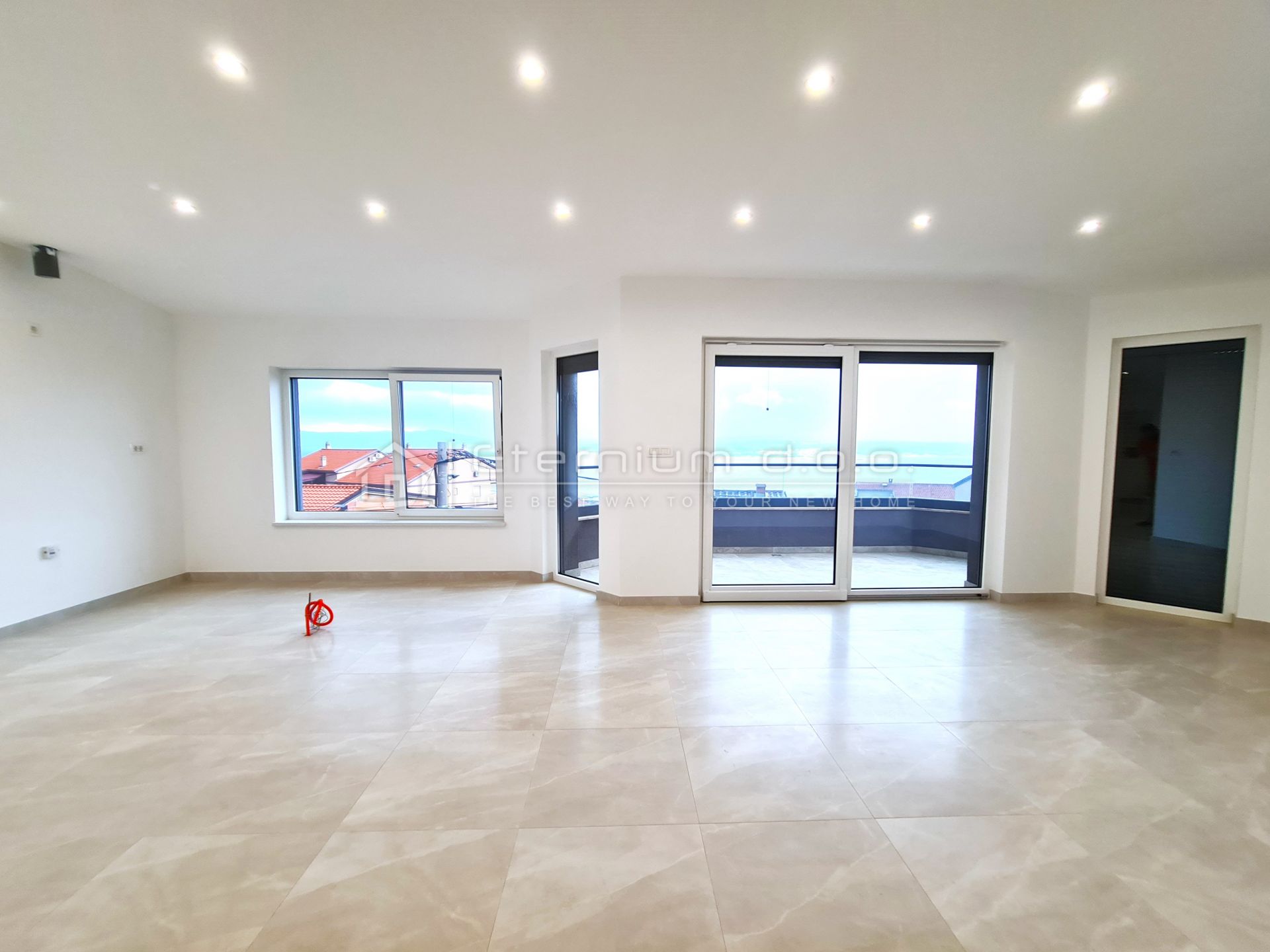 Kuća, 238m², Zemljište 385m²