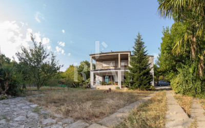 Kuća, 320m², Zemljište 1274m²