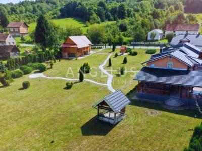 Kuća, 620m², Zemljište 37400m²