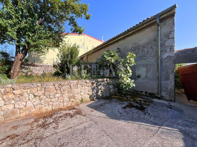 House, 90m², Plot 295m²