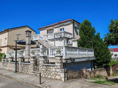 Kuća, 237m², Zemljište 294m²