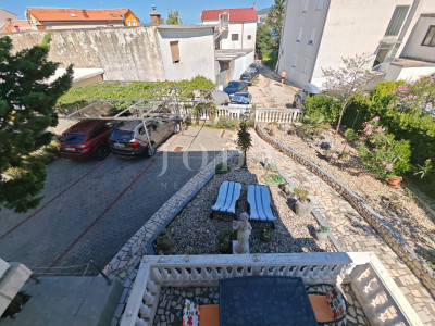 House, 237m², Plot 294m²