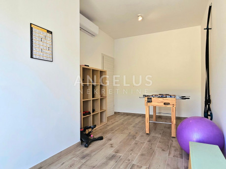 Haus, 277m², Grundstück 1459m²