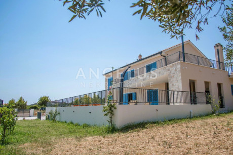 House, 277m², Plot 1459m²