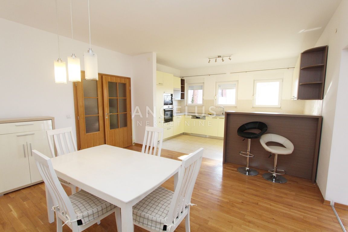 House, 275m², Plot 800m²