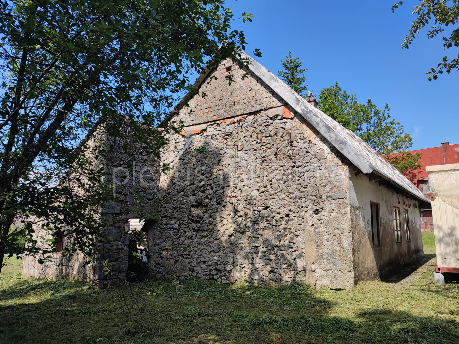 Haus, 76m², Grundstück 2600m²