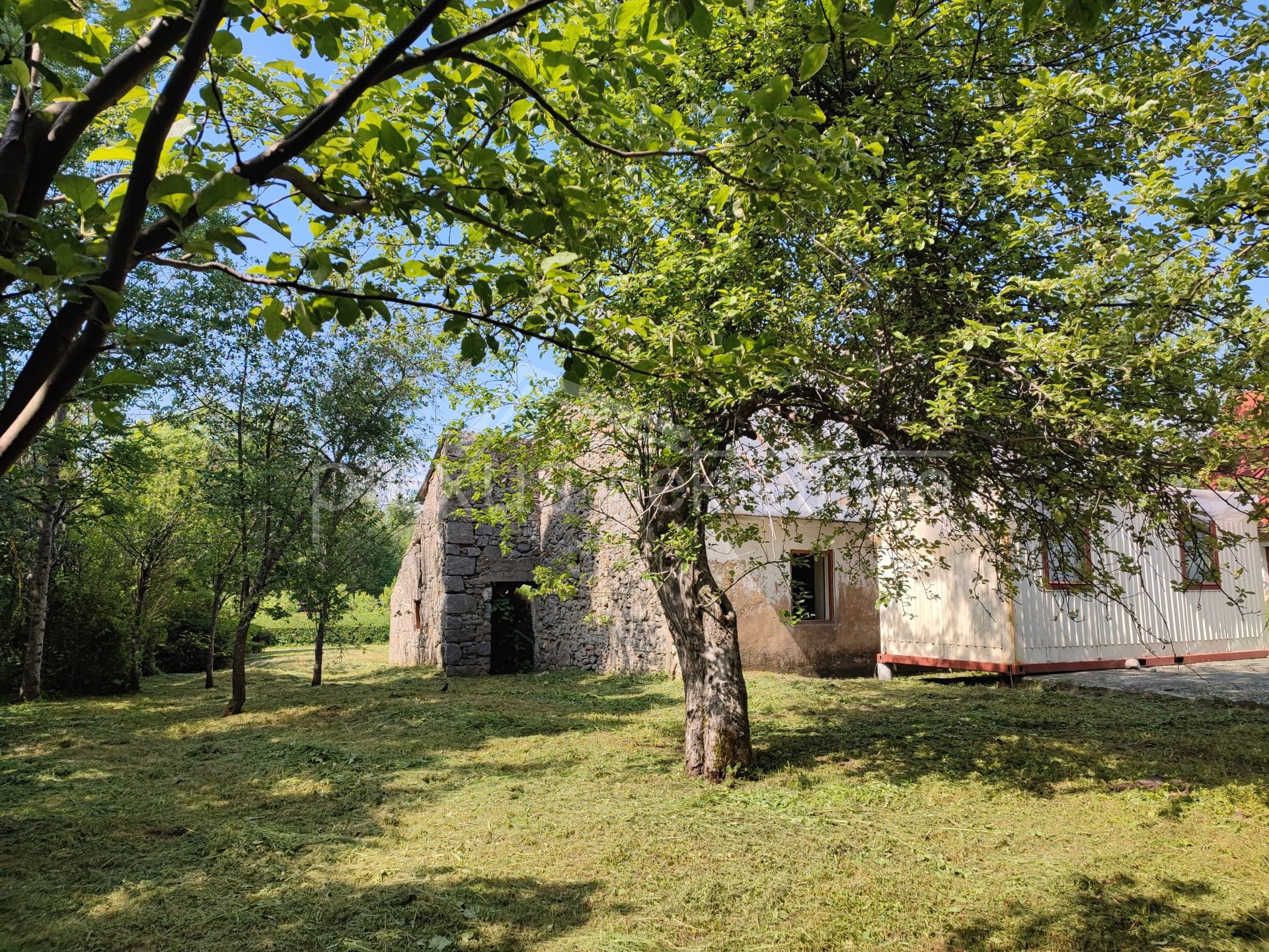 Haus, 76m², Grundstück 2600m²