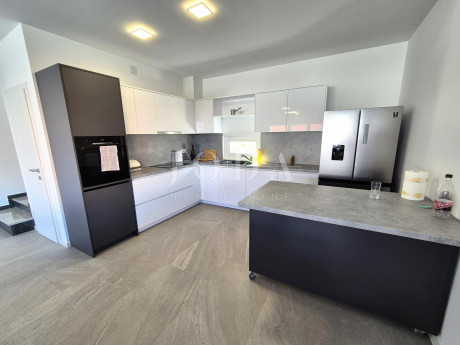 House, 156m², Plot 200m²