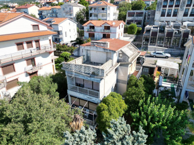 Kuća, 241m², Zemljište 300m²