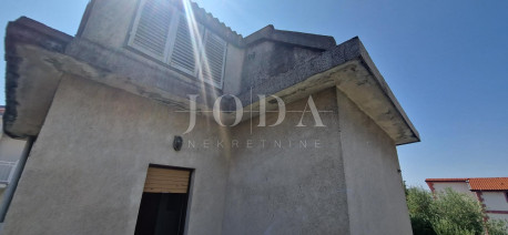 House, 241m², Plot 300m²