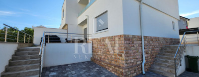 House, 102m², Plot 186m²