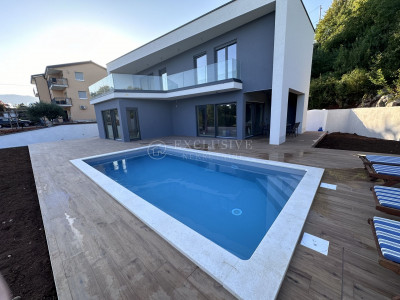 House, 223m², Plot 878m²