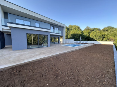 House, 223m², Plot 878m²