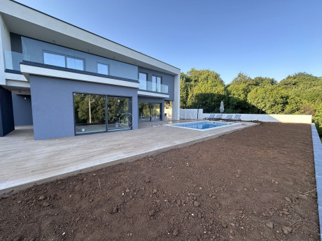 Casa, 223m², Terreno 878m²