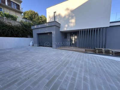 House, 223m², Plot 878m²