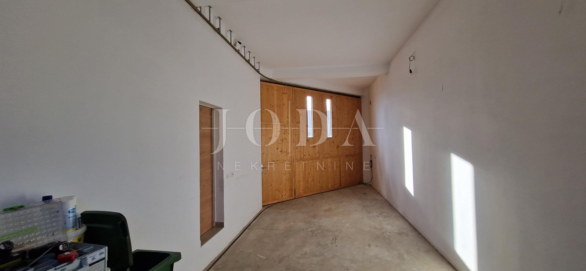 House, 165m², Plot 310m²