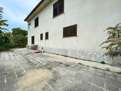 House, 200m², Plot 1700m²