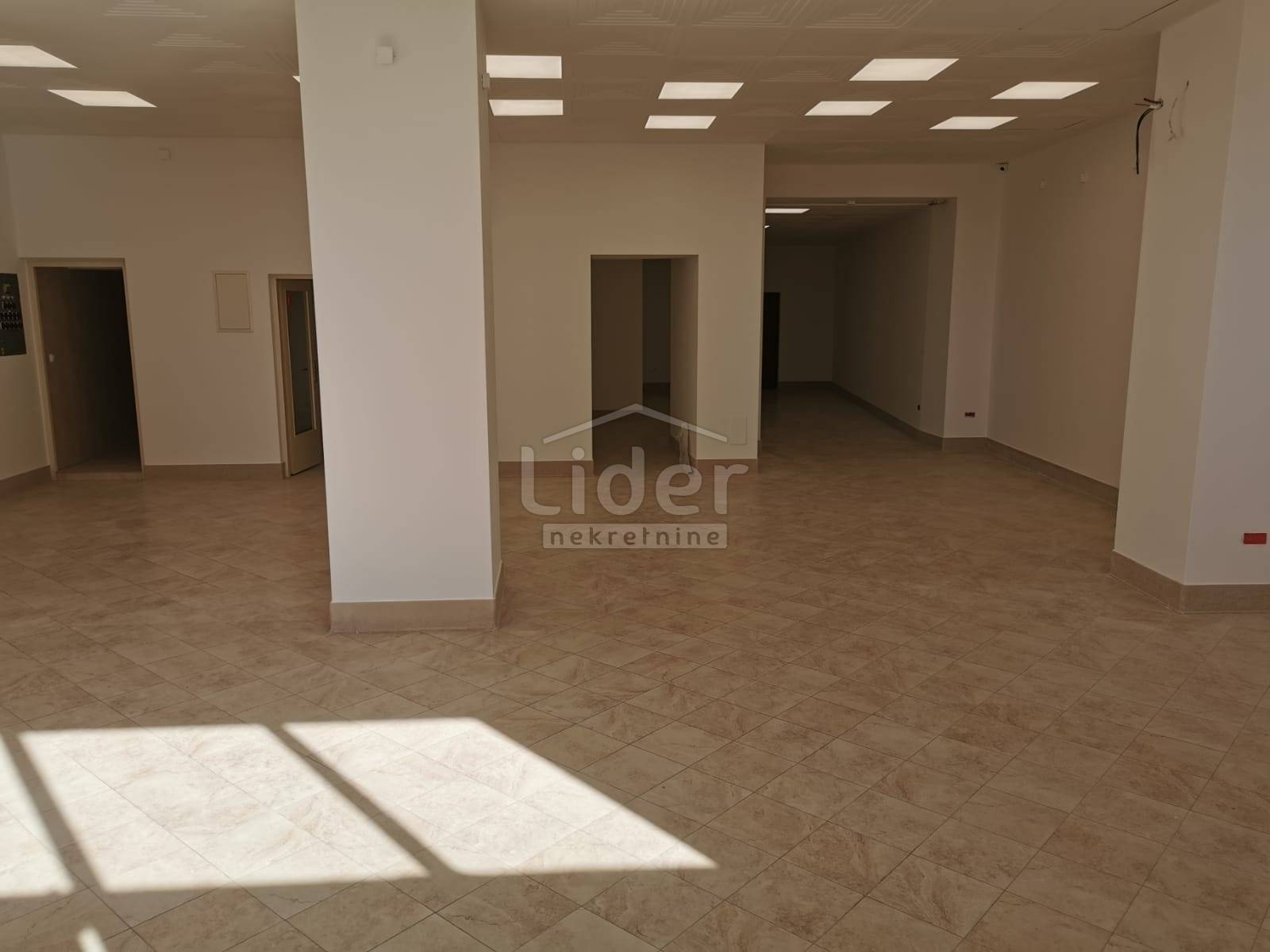 321m², Office, 1 Floor